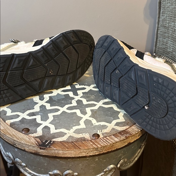 **POSH by Poelman METALLIC SHERPA Dad Sneakers in BLACK x WHITE size 39 EU 8.5 - Picture 5 of 7